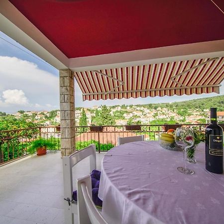 Apartman Mate Splitska Εξωτερικό φωτογραφία