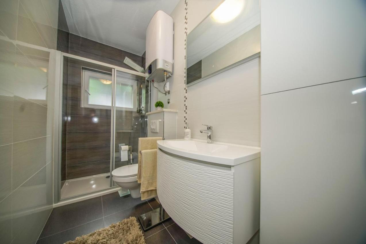 Apartman Mate Splitska Εξωτερικό φωτογραφία