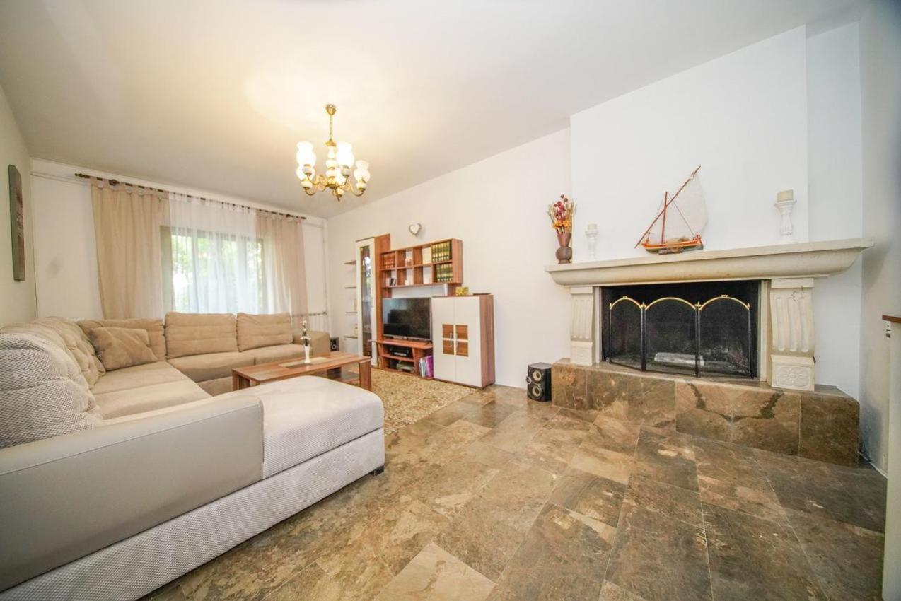 Apartman Mate Splitska Εξωτερικό φωτογραφία