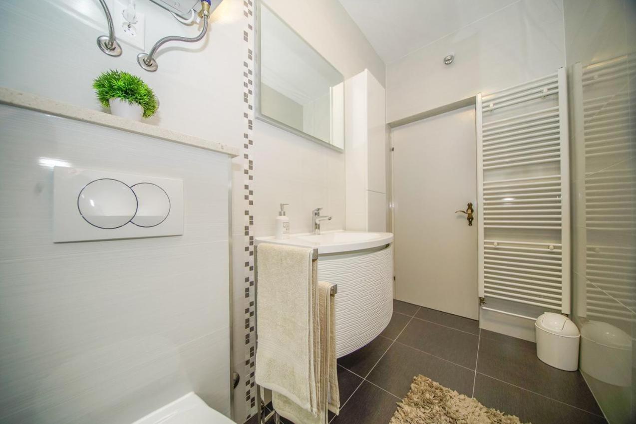 Apartman Mate Splitska Εξωτερικό φωτογραφία
