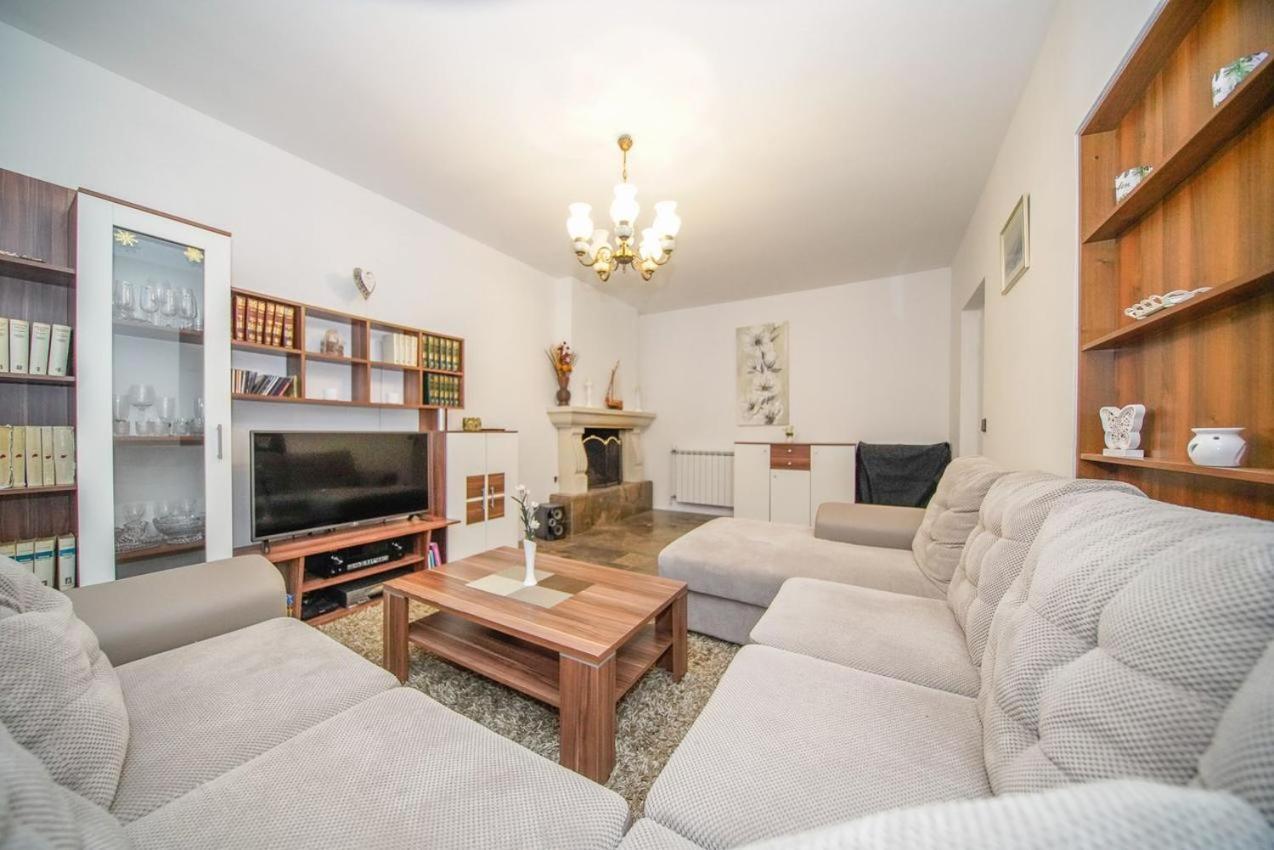 Apartman Mate Splitska Εξωτερικό φωτογραφία
