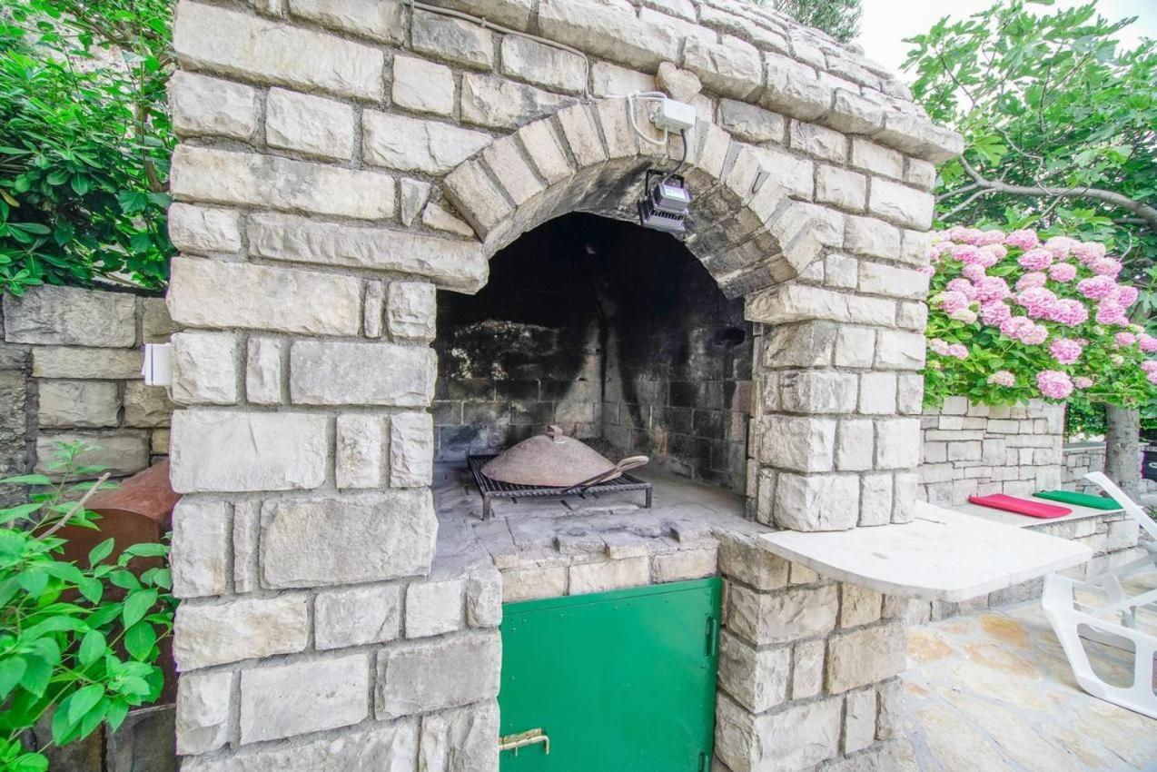 Apartman Mate Splitska Εξωτερικό φωτογραφία