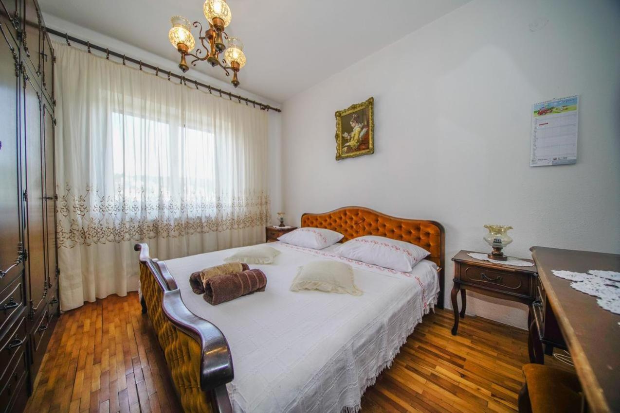 Apartman Mate Splitska Εξωτερικό φωτογραφία
