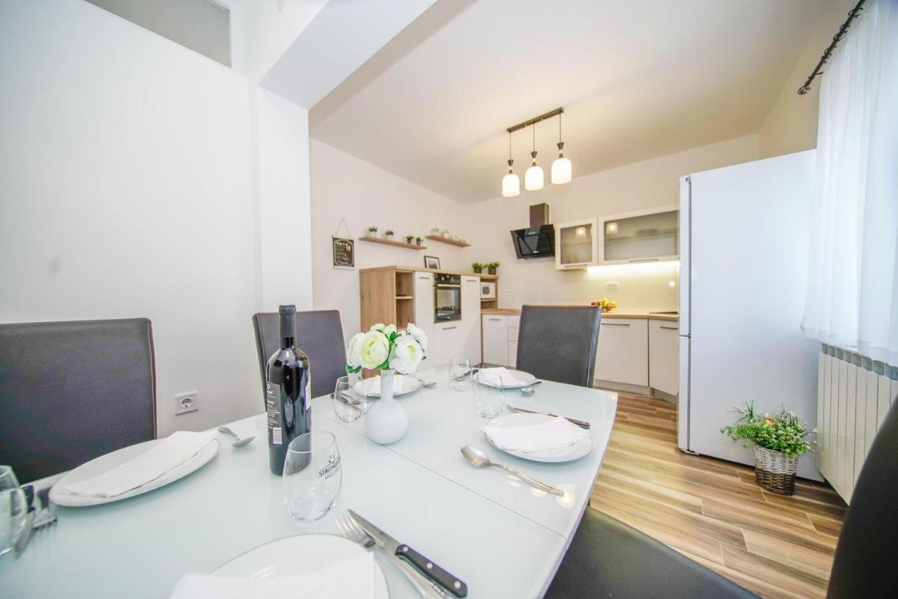 Apartman Mate Splitska Εξωτερικό φωτογραφία