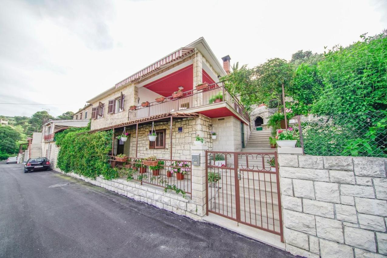 Apartman Mate Splitska Εξωτερικό φωτογραφία