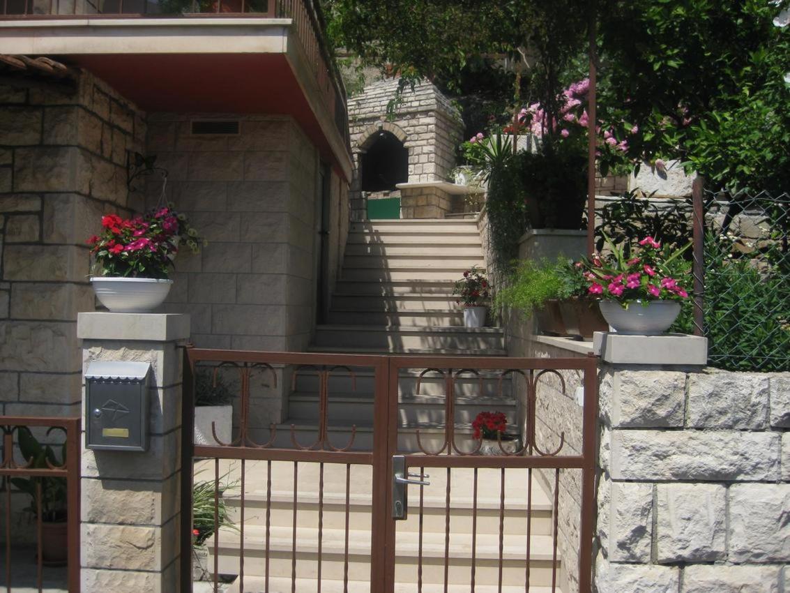 Apartman Mate Splitska Εξωτερικό φωτογραφία