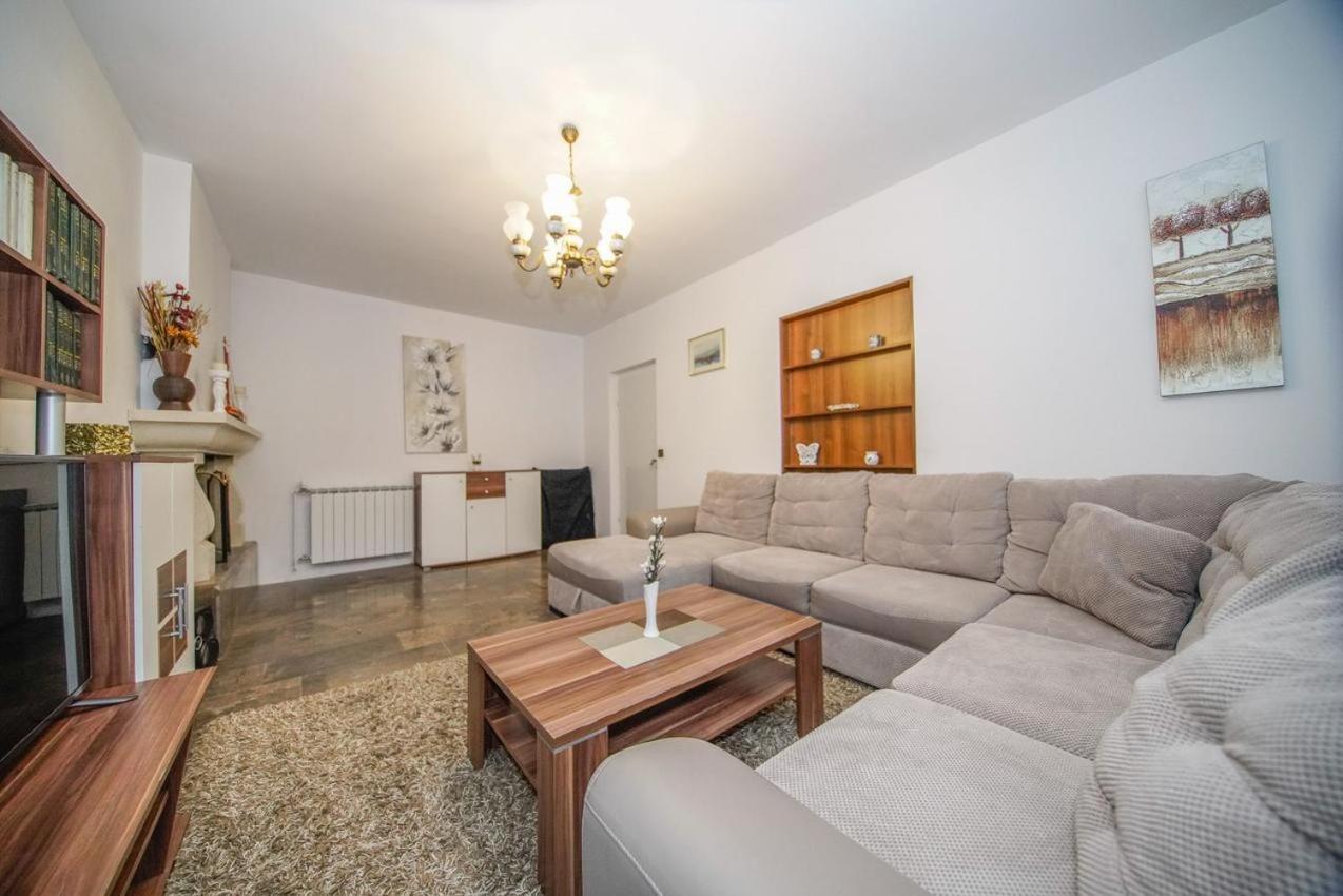 Apartman Mate Splitska Εξωτερικό φωτογραφία