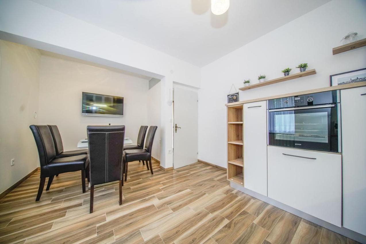 Apartman Mate Splitska Εξωτερικό φωτογραφία